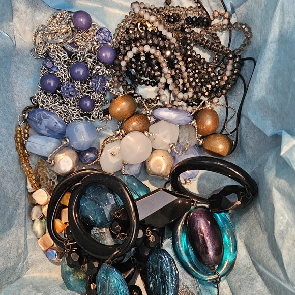 MIXED BAG LOT OF VINTAGE TO NOW JEWELRY 3 LBS 10OZ KEEP RESELL REPURPOSE - Picture 2 of 7